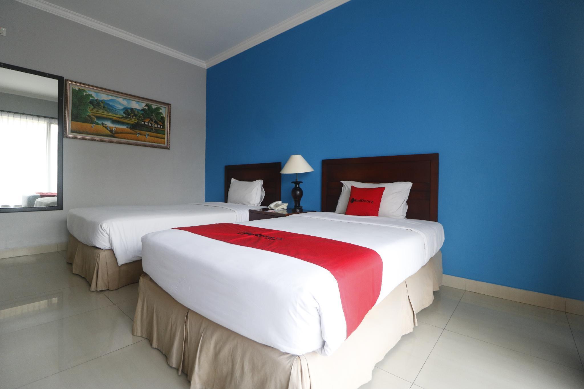 Отель Reddoorz Premium @ Bukit Damai Indah Баликпапан Экстерьер фото